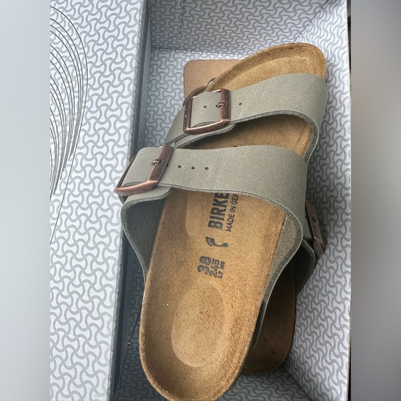 BRAND NEW Birkenstocks - Arizona - Size 38